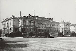 The museum building with the extensions from 1886, historical photo